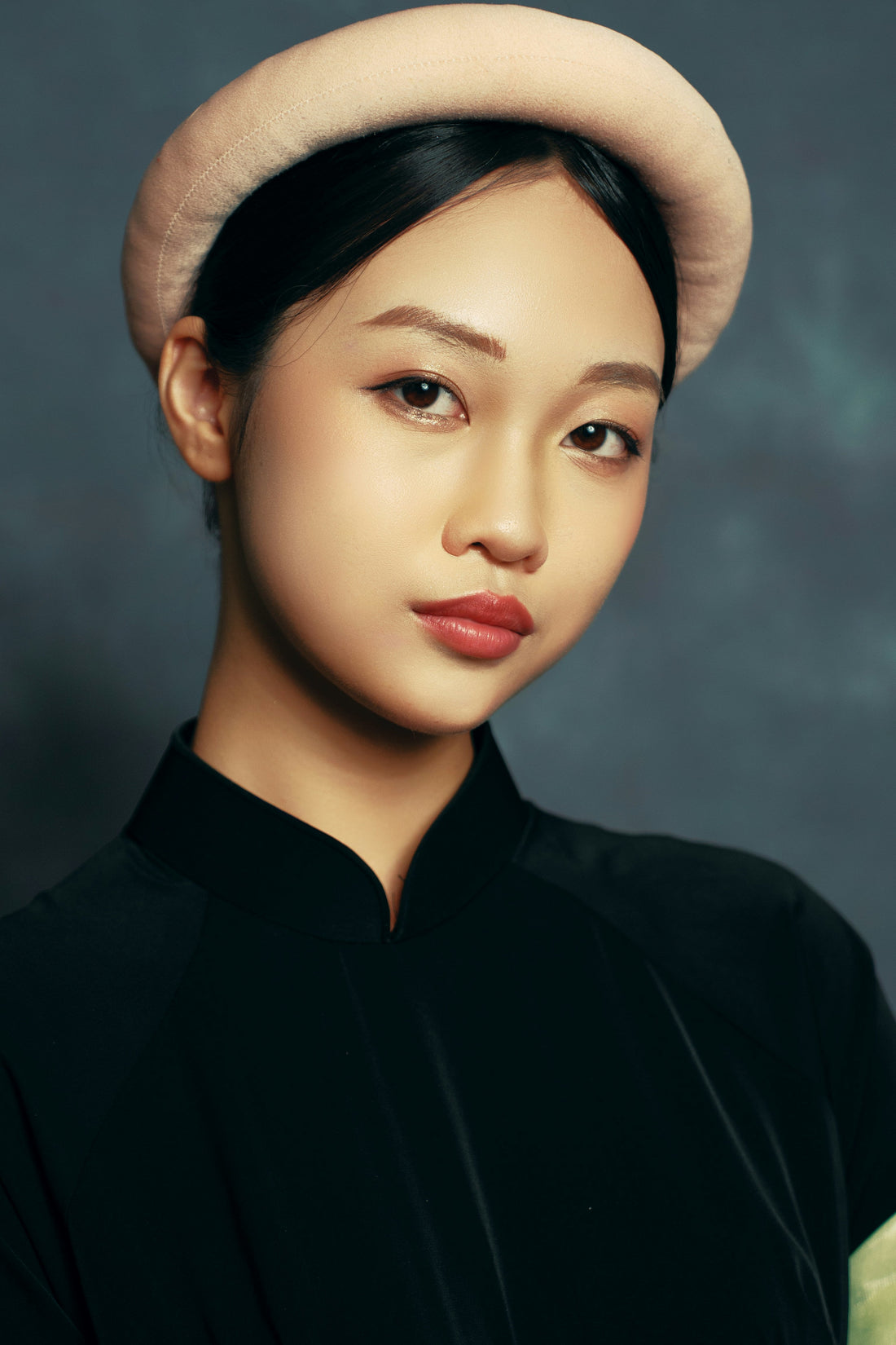 What Is a Round Face Shape? And Which Hats Help