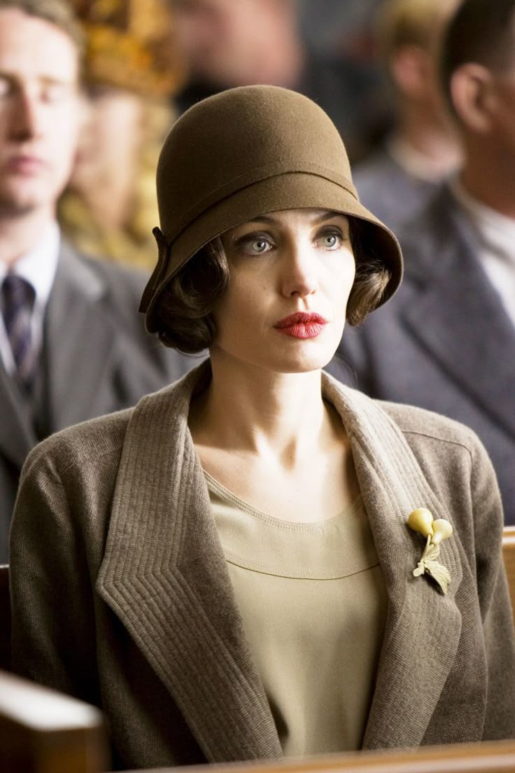What Is a Cloche Hat? The 1920s Style That Never Fully Left