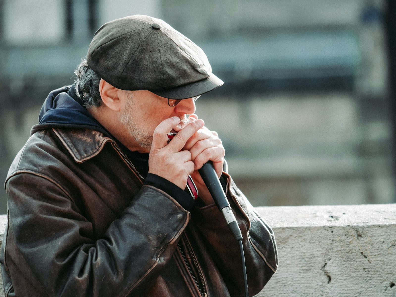 Man wearing a wool flat cap