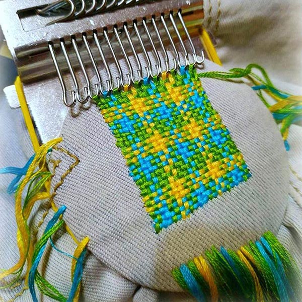 Rosie's Speedweve Style Mending Loom — side view