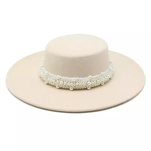 Beige boater hat with pearl belt – classic straw hat with pearl detail